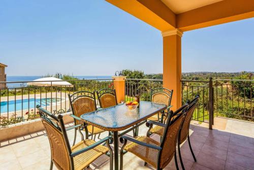  Athina Lourdas Kefalonia in Trapezaki