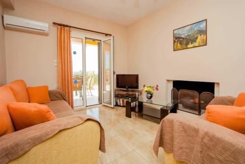  Athina Lourdas Kefalonia in Trapezaki