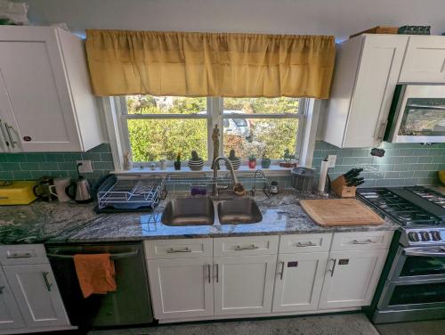 Kitchen, eKstasis Hostel & Urban Farm in Cascade Road