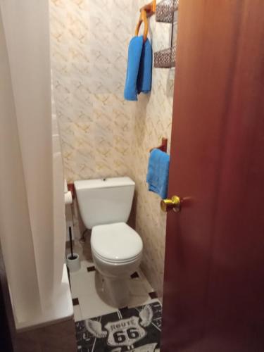 Bathroom, Hostal El Molino in Calanda