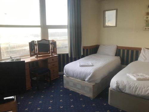 Family Room with Sea View image 9