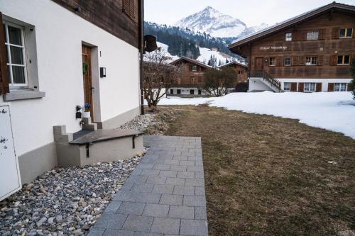 Chalet Spitzhorn - Your Peak Getaway - Private Terrasse & gratis Parkplatz