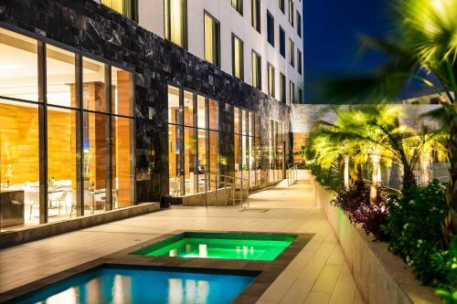 泳池, 圖斯特拉時尚商城嘉年華酒店 (Fiesta Inn Tuxtla Fashion Mall) in 圖斯特拉-古鐵雷斯