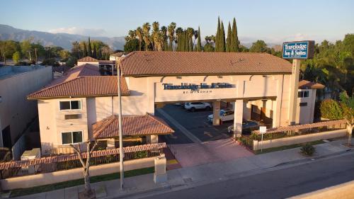 Travelodge Inn & Suites by Wyndham West Covina West Covina