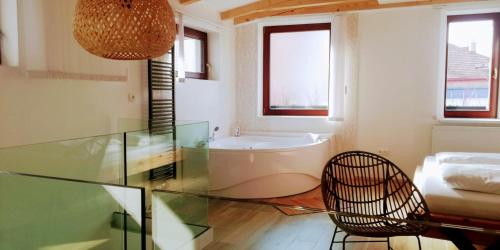 Deluxe Suite with Spa Bath
