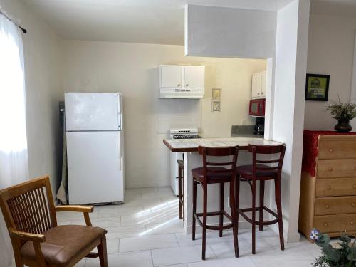 Comfy Large Room in LA - image 12