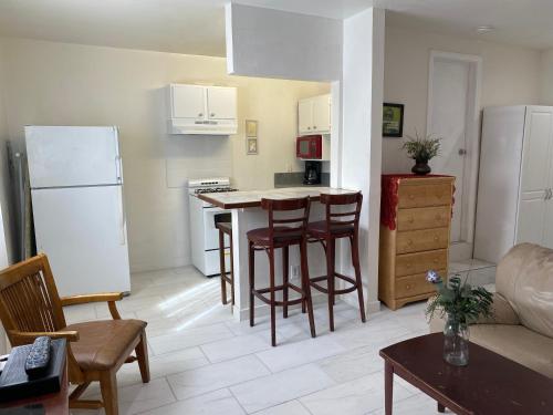 Comfy Large Room in LA - image 10