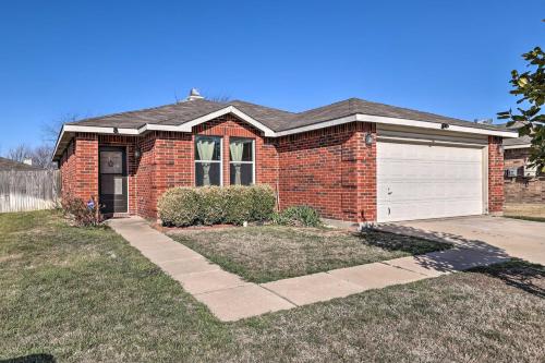 Fort Worth Family Home Easy Access to Attractions - image 2