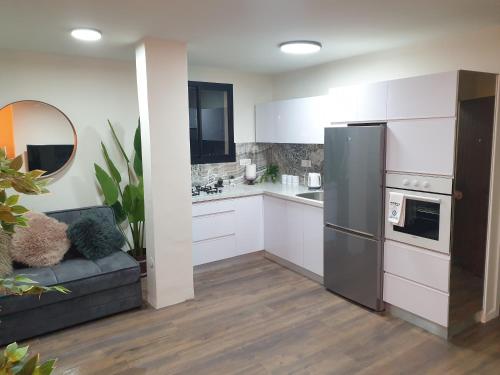 LUXURY PENTHOUSE GREAT LOCATION WITH PARKING Tlv