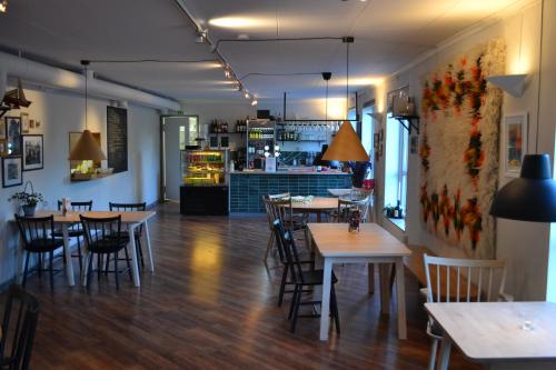 Restaurant, Kappelshamns Veranda och Fritidsboende in Ire
