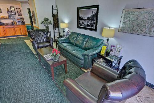 Dillon Inn - image 14