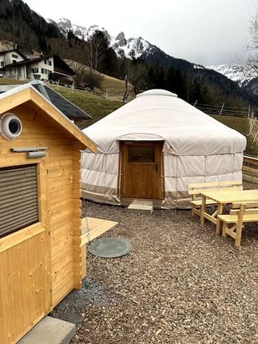 Jurte beim Lama- & Alpakahof Triesenberg - Hotel