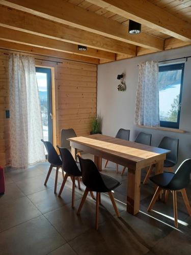 บริการและสิ่งอำนวยความสะดวก, Leśny dzban (Lesny dzban) in โคมันตชา