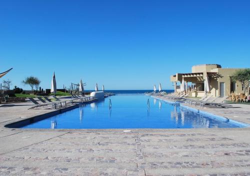 Swimming pool, Encanto Living Penthouse 1202 by Kivoya in Playa Encanto