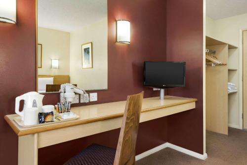 Days Inn Hotel Warwick South - Southbound M40 - image 11