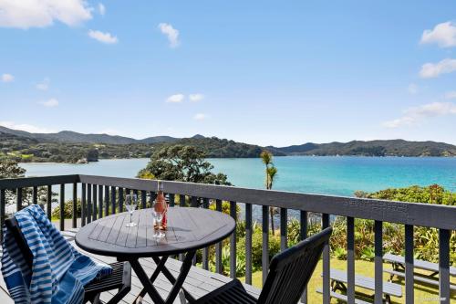 Erkély/terasz, Tipi and Bobs Waterfront Lodge in Great Barrier Island