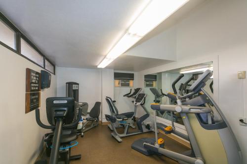 One Bedroom Discovery Bay Condos with Kitchen, Free Wifi & Amazing Views detail