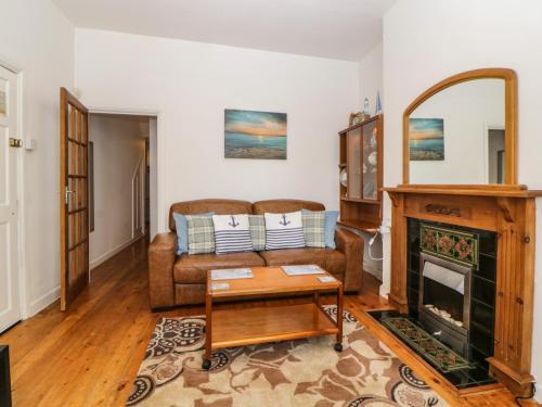 Hoe Apartment Plymouth - image 3