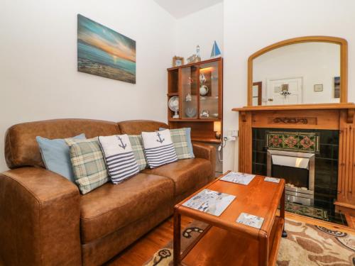 Hoe Apartment Plymouth - image 7