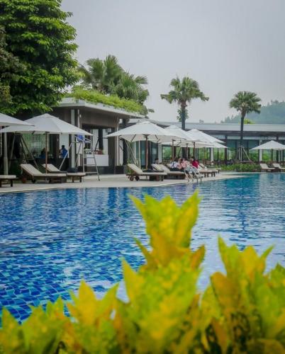 Swimming pool, Xanh Villas Thach That - Venue Travel in Thach That District