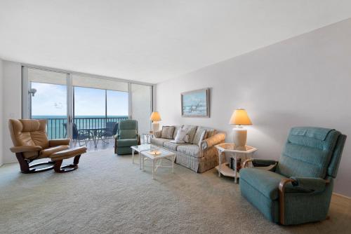 Sun Caper 807 2 Bedrooms Gulf Front Elevator Sleeps 6 Heated Pool