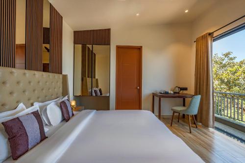 Guestroom, SaffronStays Hillside Harriers, Lonavala - A Frame chalets with bathtub for couples in Atvan