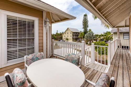 Anchors Away B 1 Bedroom Upper Level Bay Views