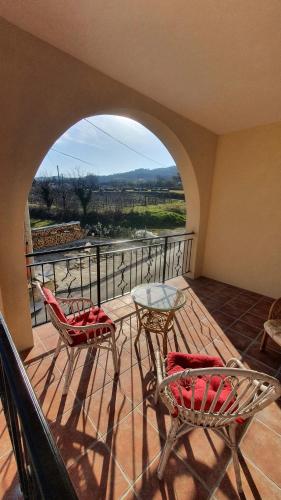 Relax in the countryside near the sea in อิโซลา