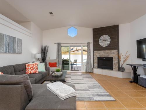 Mountain View Hideaway in the Cove - image 4