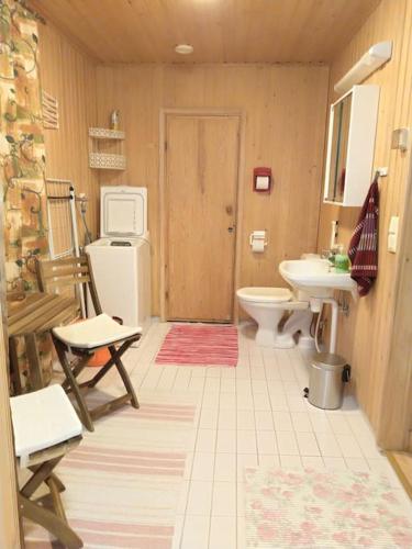 Bathroom, Mukava mummonmokki maaseudun rauhassa in Tervola