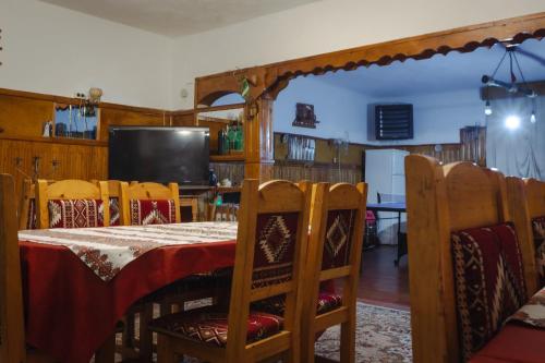 Restorāns, Surasul Muntelui in Valea Hotaruluja