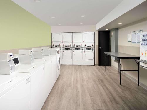 Candlewood Suites Pecos By IHG - 편의 시설/서비스
