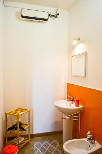 Bathroom, 2 bedrooms house with city view and balcony at Castel Frentano in Castel Frentano