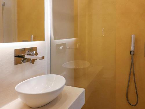 Double A Luxury Room - image 3