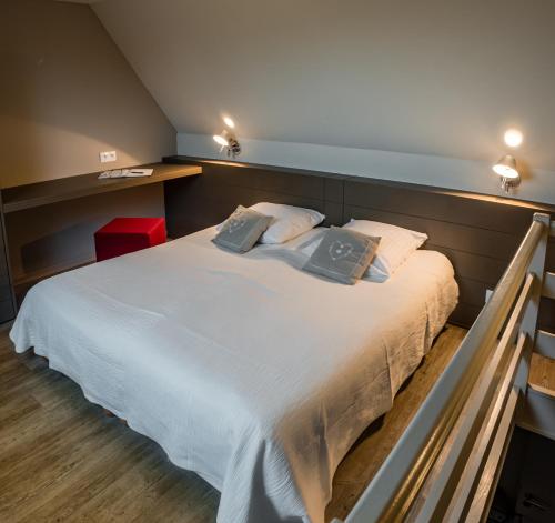 2 twin beds