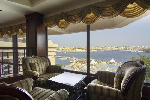 Pub/Hol, Grand Hotel Excelsior in Valletta