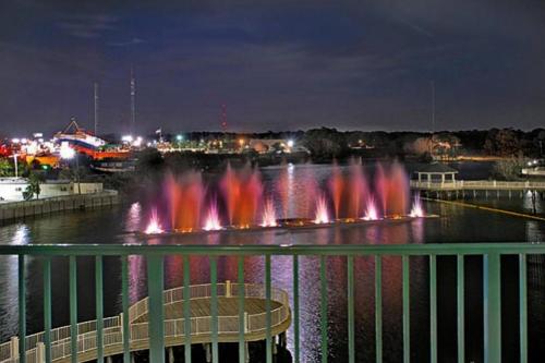 Laketown Wharf 1832 by RealJoy Vacations - image 8