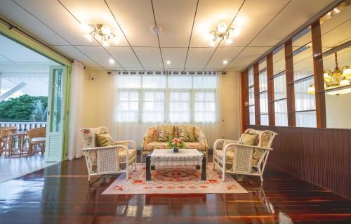 Zane Balcony House Ranong Hotel - 편의 시설/서비스