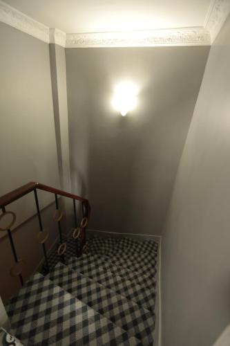 White Pearl Apart - main image