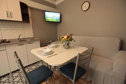 White Pearl Apart - image 2