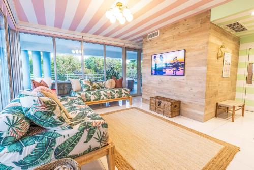Boutique Suite with Huge Terrace and Rooftop Pool in Miami Beach, USA