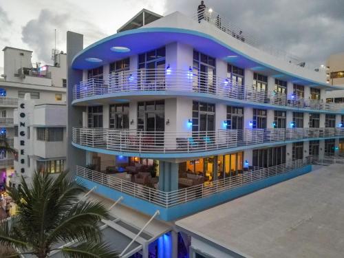 Boutique Suite with Huge Terrace and Rooftop Pool in Miami Beach, USA