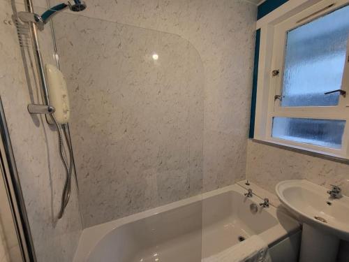 4 Bedroom Apts at Sensational Stay Serviced Accommodation Aberdeen- Powis Crescent - main image