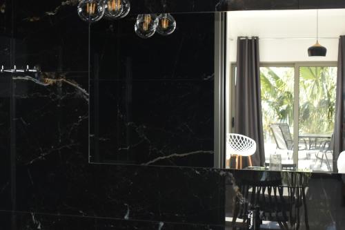 ห้องน้ำ, Finikas Suites & Apartments Airport By Airstay in สนามบินนานาชาติกรุงเอเธนส์