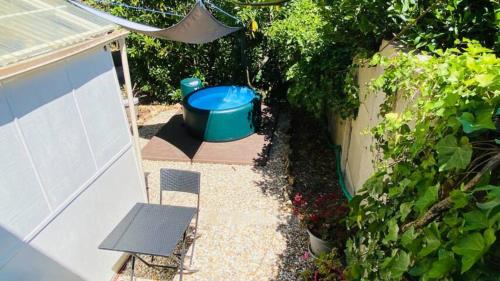 Studio calme proche Paris avec terrasse privative et jacuzzi en option