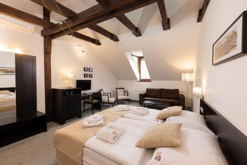 Bazilika alatt Panzió Room Type - Deluxe King Room