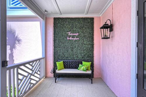 Room 2 Oleander Hotel Walk to Cruise Terminal, Restaurants & The Strand – Galveston, TX