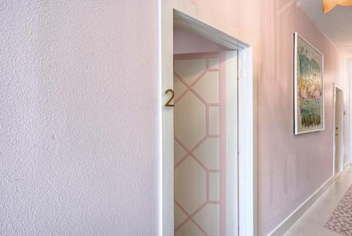 Room 2 Oleander Hotel Walk to Cruise Terminal, Restaurants & The Strand – Galveston, TX