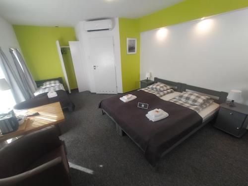 RJ Hotel - image 14