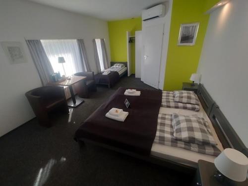 RJ Hotel - image 12